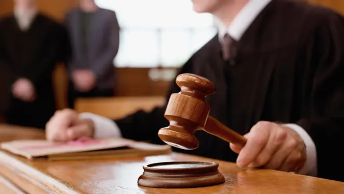 خانم شیما شمس وکیل متخصص امور ملکی در اصفهان باغ نگار