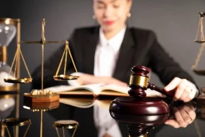 خانم شیما شمس وکیل ملکی حرفه‌ای در اصفهان چهار باغ